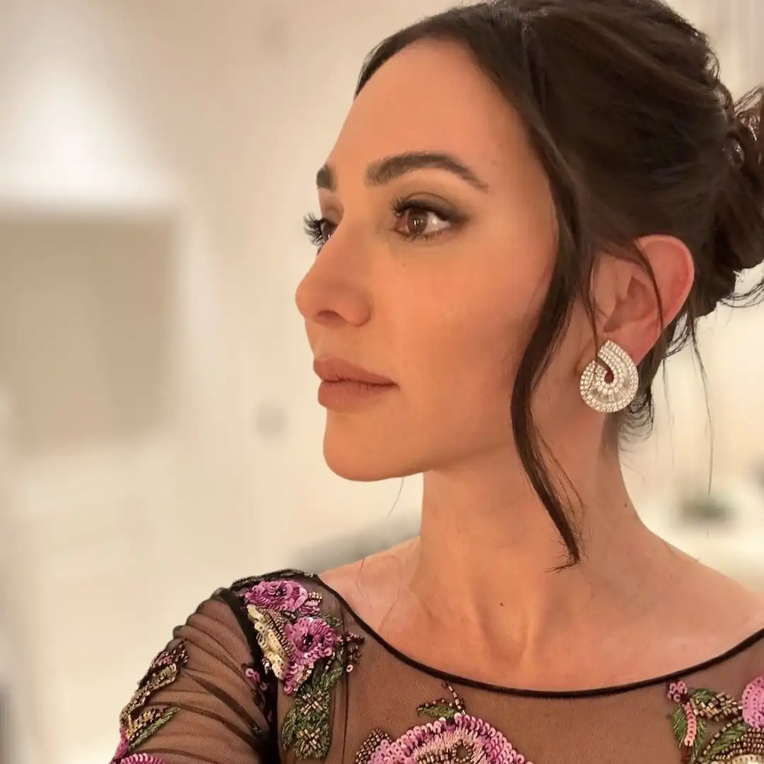 Stunning Lauren Silverman shinning in our Shell statement earrings